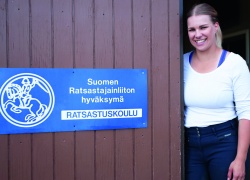 Ratsastuskeskus murtaa alalle juurtuneita toimintaperiaatteita