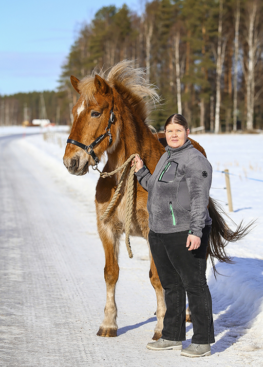 Nainen ja hevonen